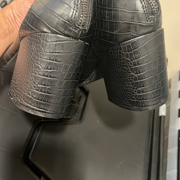 Steve Madden Julianne Black Croc Booties Size 9 - Picture 8 of 10